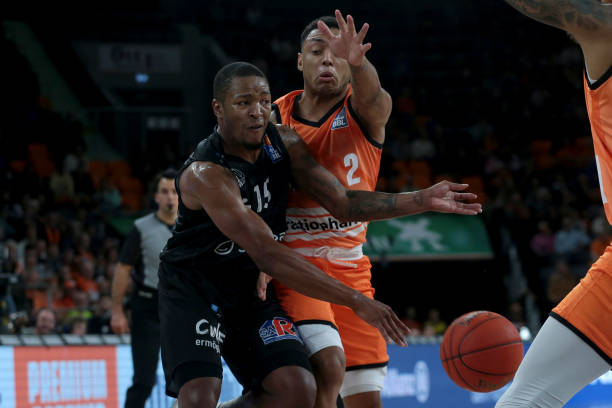 托斯比进球 托斯比进球